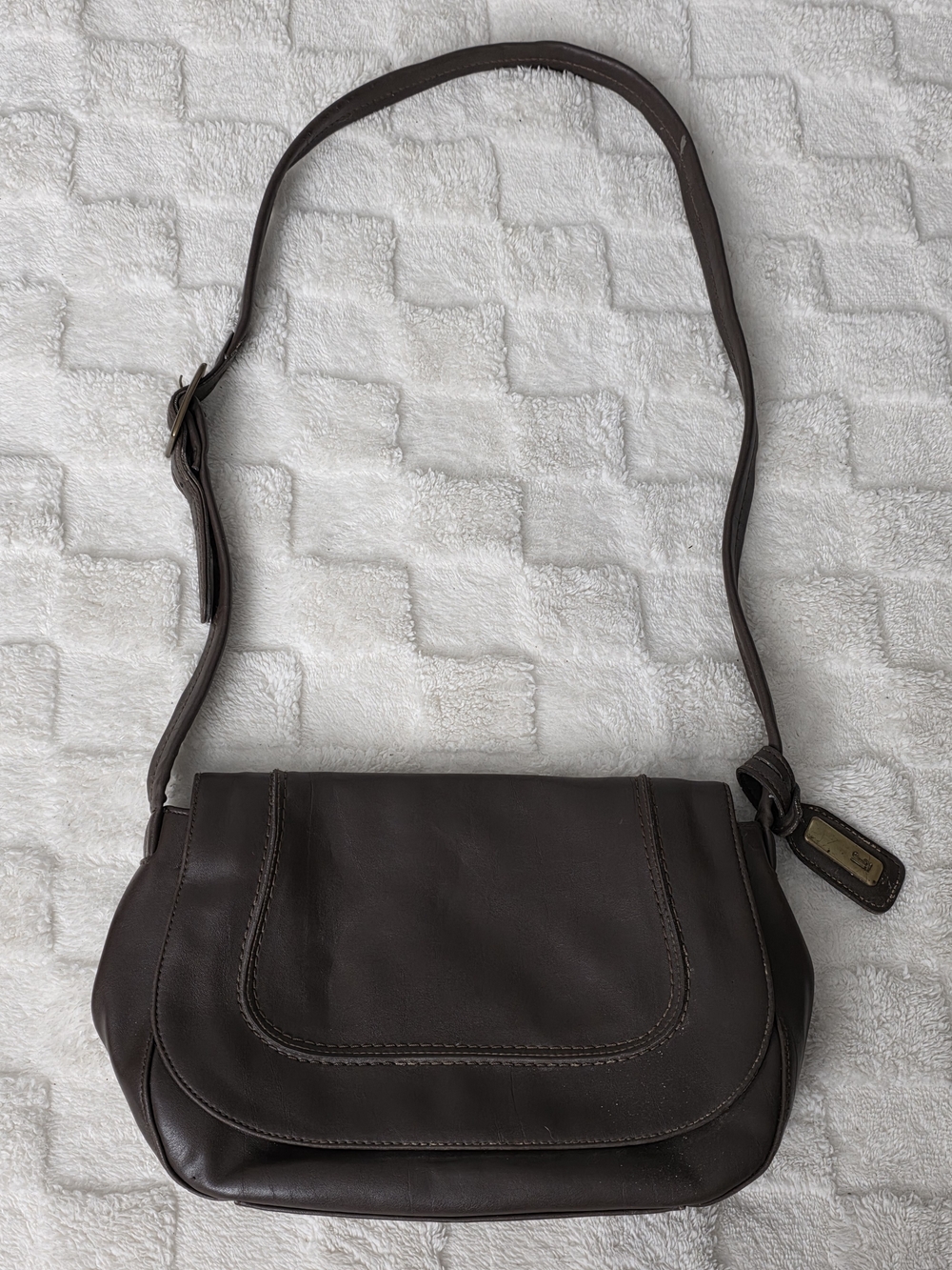 VINTAGE LIZ CLAIBORNE BROWN LEATHER FOLDOVER CROSSBODY BAG